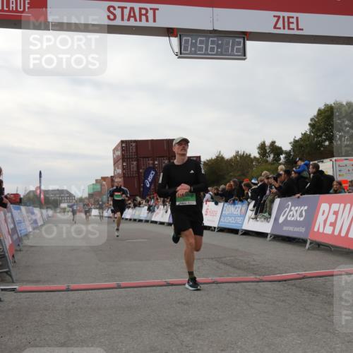 03.10.2025 - Köhlbrandbrückenlauf Yannick Fuchs http://msf.ph/oto/8984566 03.10.2025 15:56:11 Ziel 7012, 7046, 7079, 7128, 7170, 8820, 8976, 9525 meine-sportfotos.de