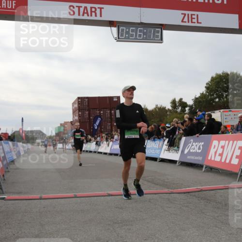 03.10.2025 - Köhlbrandbrückenlauf Yannick Fuchs http://msf.ph/oto/8984567 03.10.2025 15:56:11 Ziel 7012, 7046, 7079, 7128, 7170, 8820, 8976, 9525 meine-sportfotos.de