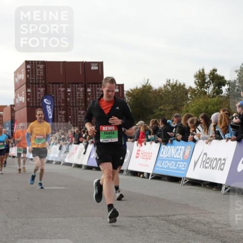03.10.2025 - Köhlbrandbrückenlauf Yannick Fuchs http://msf.ph/oto/8984568 03.10.2025 16:09:14 Ziel 7395, 7447, 7558, 7702, 7822, 7823, 8217, 8348, 8541, 8763, 8797, 9019, 9091, 9151, 9216, 9334, 9739, 9752, 9753 meine-sportfotos.de