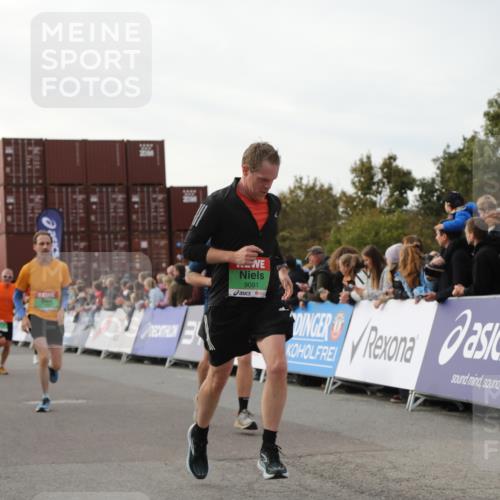 03.10.2025 - Köhlbrandbrückenlauf Yannick Fuchs http://msf.ph/oto/8984570 03.10.2025 16:09:15 Ziel 7395, 7447, 7558, 7702, 7822, 8217, 8348, 8541, 8763, 8797, 8823, 9019, 9091, 9151, 9334, 9470, 9739, 9752, 9753 meine-sportfotos.de
