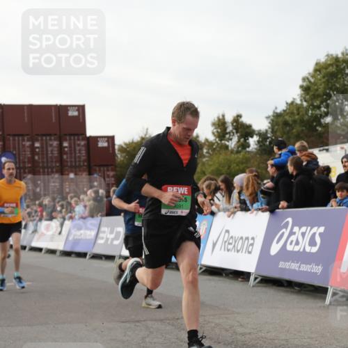 03.10.2025 - Köhlbrandbrückenlauf Yannick Fuchs http://msf.ph/oto/8984572 03.10.2025 16:09:15 Ziel 7395, 7447, 7558, 7702, 7822, 8217, 8348, 8541, 8763, 8797, 8823, 9019, 9091, 9151, 9334, 9470, 9739, 9752, 9753 meine-sportfotos.de