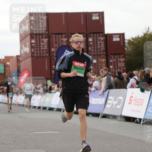 03.10.2025 - Köhlbrandbrückenlauf Yannick Fuchs http://msf.ph/oto/8984575 03.10.2025 15:56:12 Ziel 7046, 7079, 7128, 7170, 8820, 8976, 9525 meine-sportfotos.de