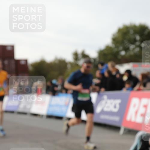 03.10.2025 - Köhlbrandbrückenlauf Yannick Fuchs http://msf.ph/oto/8984578 03.10.2025 16:09:16 Ziel 7395, 7447, 7558, 7702, 7822, 8217, 8348, 8541, 8763, 8797, 8823, 9019, 9091, 9151, 9334, 9470, 9739, 9752, 9753 meine-sportfotos.de