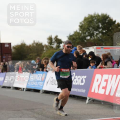 03.10.2025 - Köhlbrandbrückenlauf Yannick Fuchs http://msf.ph/oto/8984580 03.10.2025 16:09:16 Ziel 7395, 7447, 7558, 7702, 7822, 8217, 8348, 8541, 8763, 8797, 8823, 9019, 9091, 9151, 9334, 9470, 9739, 9752, 9753 meine-sportfotos.de