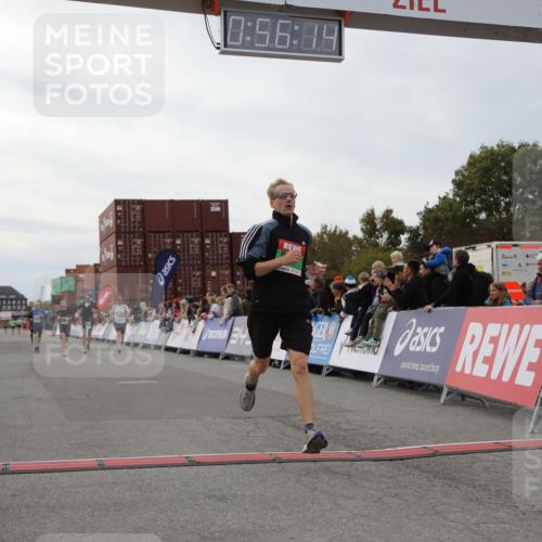 03.10.2025 - Köhlbrandbrückenlauf Yannick Fuchs http://msf.ph/oto/8984582 03.10.2025 15:56:13 Ziel 7046, 7079, 7128, 7170, 8820, 8976, 9525, 9559 meine-sportfotos.de