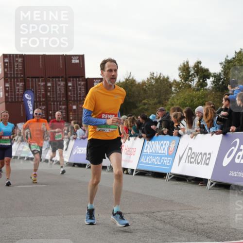 03.10.2025 - Köhlbrandbrückenlauf Yannick Fuchs http://msf.ph/oto/8984583 03.10.2025 16:09:16 Ziel 7395, 7447, 7558, 7702, 7822, 8217, 8348, 8541, 8763, 8797, 8823, 9019, 9091, 9151, 9334, 9470, 9739, 9752, 9753 meine-sportfotos.de