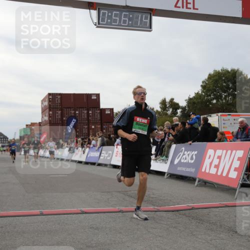 03.10.2025 - Köhlbrandbrückenlauf Yannick Fuchs http://msf.ph/oto/8984584 03.10.2025 15:56:13 Ziel 7046, 7079, 7128, 7170, 8820, 8976, 9525, 9559 meine-sportfotos.de