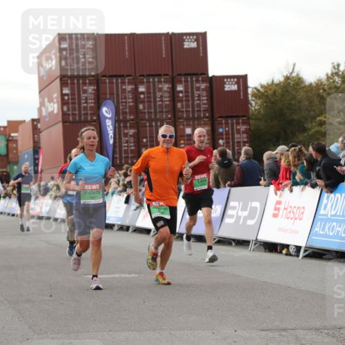 03.10.2025 - Köhlbrandbrückenlauf Yannick Fuchs http://msf.ph/oto/8984589 03.10.2025 16:09:17 Ziel 7395, 7447, 7558, 7702, 7822, 8217, 8348, 8541, 8763, 8823, 9019, 9091, 9151, 9334, 9470, 9752, 9753 meine-sportfotos.de