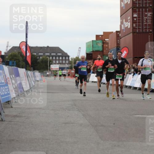 03.10.2025 - Köhlbrandbrückenlauf Yannick Fuchs http://msf.ph/oto/8984590 03.10.2025 15:56:13 Ziel 7046, 7079, 7128, 7170, 8820, 8976, 9525, 9559 meine-sportfotos.de