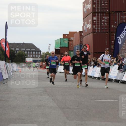 03.10.2025 - Köhlbrandbrückenlauf Yannick Fuchs http://msf.ph/oto/8984591 03.10.2025 15:56:14 Ziel 7046, 7079, 7128, 7170, 8820, 8976, 9525, 9559 meine-sportfotos.de
