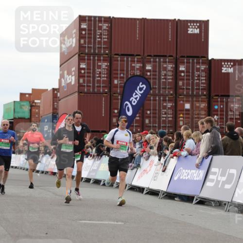 03.10.2025 - Köhlbrandbrückenlauf Yannick Fuchs http://msf.ph/oto/8984593 03.10.2025 15:56:14 Ziel 7046, 7079, 7128, 7170, 8820, 8976, 9525, 9559 meine-sportfotos.de
