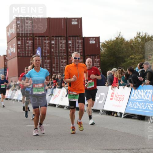 03.10.2025 - Köhlbrandbrückenlauf Yannick Fuchs http://msf.ph/oto/8984596 03.10.2025 16:09:17 Ziel 7395, 7447, 7558, 7702, 7822, 8217, 8348, 8541, 8763, 8823, 9019, 9091, 9151, 9334, 9470, 9752, 9753 meine-sportfotos.de