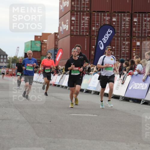 03.10.2025 - Köhlbrandbrückenlauf Yannick Fuchs http://msf.ph/oto/8984597 03.10.2025 15:56:15 Ziel 7046, 7079, 7128, 7170, 8820, 8976, 9559 meine-sportfotos.de