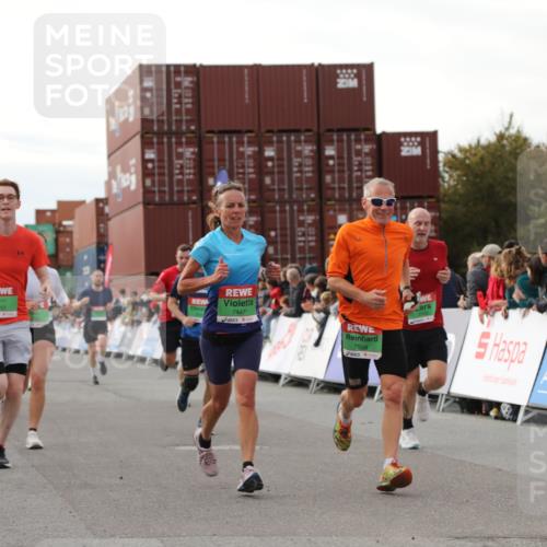 03.10.2025 - Köhlbrandbrückenlauf Yannick Fuchs http://msf.ph/oto/8984598 03.10.2025 16:09:18 Ziel 7395, 7447, 7558, 7702, 7822, 8217, 8541, 8788, 8823, 9019, 9091, 9151, 9334, 9470, 9752, 9753 meine-sportfotos.de