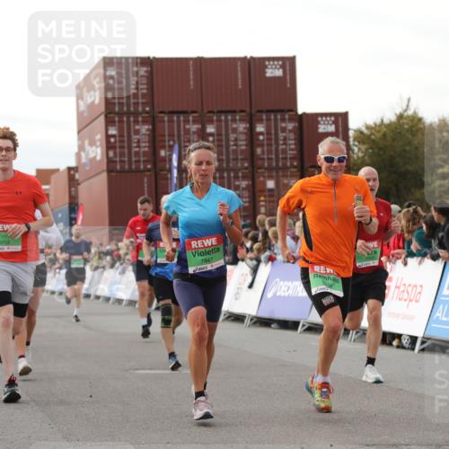 03.10.2025 - Köhlbrandbrückenlauf Yannick Fuchs http://msf.ph/oto/8984599 03.10.2025 16:09:18 Ziel 7395, 7447, 7558, 7702, 7822, 8217, 8541, 8788, 8823, 9019, 9091, 9151, 9334, 9470, 9752, 9753 meine-sportfotos.de