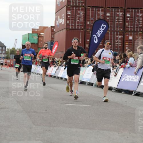 03.10.2025 - Köhlbrandbrückenlauf Yannick Fuchs http://msf.ph/oto/8984600 03.10.2025 15:56:15 Ziel 7046, 7079, 7128, 7170, 8820, 8976, 9559 meine-sportfotos.de