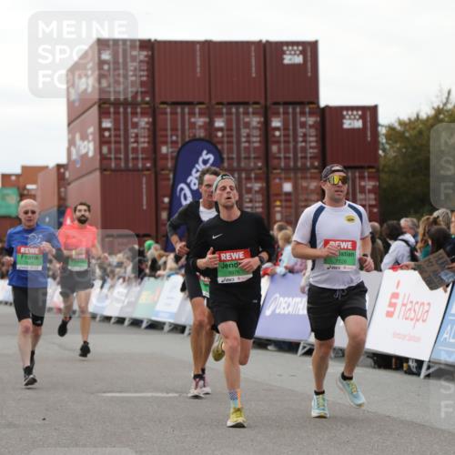 03.10.2025 - Köhlbrandbrückenlauf Yannick Fuchs http://msf.ph/oto/8984608 03.10.2025 15:56:16 Ziel 7046, 7079, 7128, 7170, 8820, 8976, 9559 meine-sportfotos.de