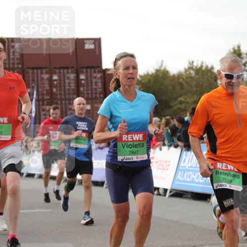 03.10.2025 - Köhlbrandbrückenlauf Yannick Fuchs http://msf.ph/oto/8984609 03.10.2025 16:09:19 Ziel 7395, 7447, 7558, 7702, 7822, 8541, 8788, 8823, 9019, 9151, 9334, 9470, 9752, 9753 meine-sportfotos.de