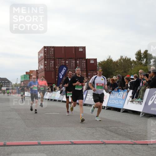 03.10.2025 - Köhlbrandbrückenlauf Yannick Fuchs http://msf.ph/oto/8984610 03.10.2025 15:56:16 Ziel 7046, 7079, 7128, 7170, 8820, 8976, 9559 meine-sportfotos.de
