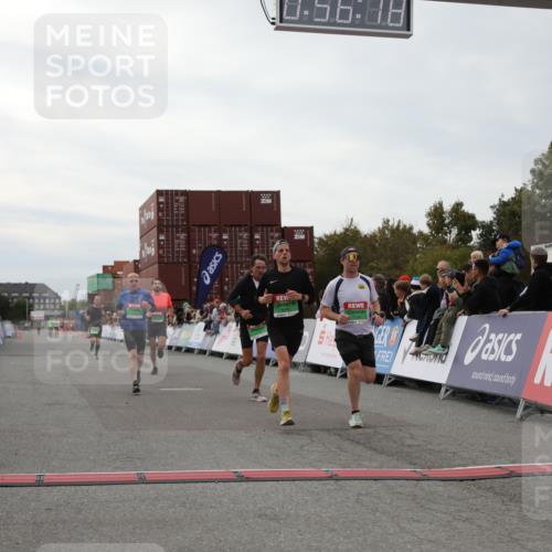 03.10.2025 - Köhlbrandbrückenlauf Yannick Fuchs http://msf.ph/oto/8984613 03.10.2025 15:56:17 Ziel 7046, 7079, 7128, 7170, 8976, 9559 meine-sportfotos.de