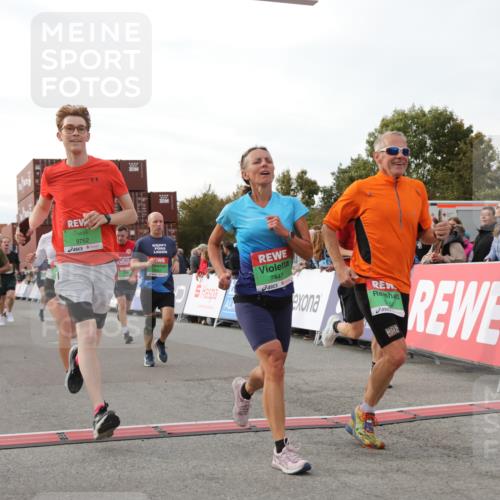 03.10.2025 - Köhlbrandbrückenlauf Yannick Fuchs http://msf.ph/oto/8984614 03.10.2025 16:09:19 Ziel 7395, 7447, 7558, 7702, 7822, 8541, 8788, 8823, 9019, 9151, 9334, 9470, 9752, 9753 meine-sportfotos.de
