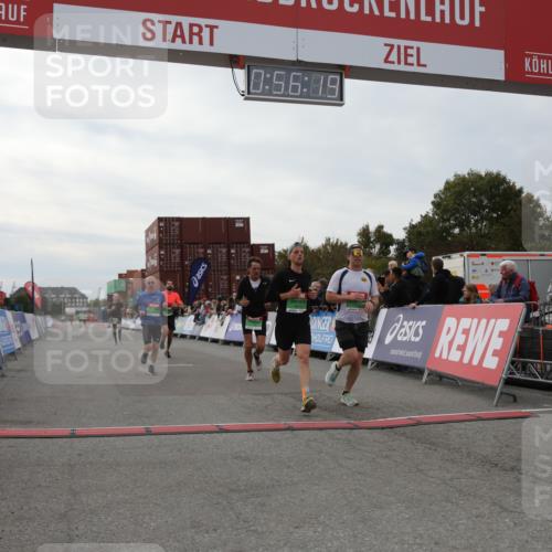 03.10.2025 - Köhlbrandbrückenlauf Yannick Fuchs http://msf.ph/oto/8984617 03.10.2025 15:56:17 Ziel 7046, 7079, 7128, 7170, 8976, 9559 meine-sportfotos.de