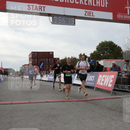 03.10.2025 - Köhlbrandbrückenlauf Yannick Fuchs http://msf.ph/oto/8984619 03.10.2025 15:56:17 Ziel 7046, 7079, 7128, 7170, 8976, 9559 meine-sportfotos.de