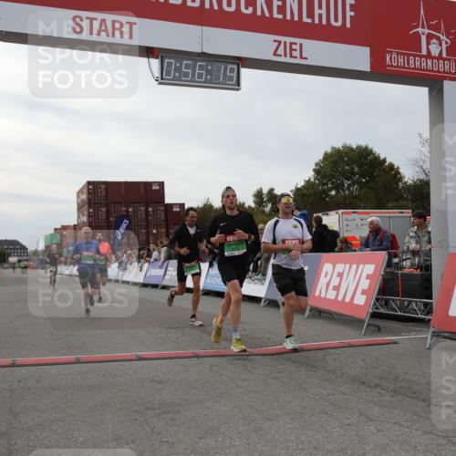 03.10.2025 - Köhlbrandbrückenlauf Yannick Fuchs http://msf.ph/oto/8984621 03.10.2025 15:56:17 Ziel 7046, 7079, 7128, 7170, 8976, 9559 meine-sportfotos.de