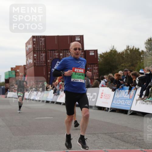 03.10.2025 - Köhlbrandbrückenlauf Yannick Fuchs http://msf.ph/oto/8984630 03.10.2025 15:56:19 Ziel 7046, 7079, 7128, 7170, 8976, 9559 meine-sportfotos.de