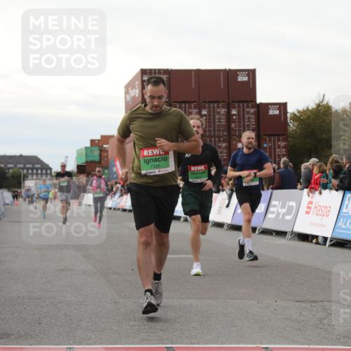 03.10.2025 - Köhlbrandbrückenlauf Yannick Fuchs http://msf.ph/oto/8984633 03.10.2025 16:09:21 Ziel 7345, 7395, 7447, 7558, 7702, 8541, 8788, 8823, 9151, 9334, 9470, 9752, 9753 meine-sportfotos.de
