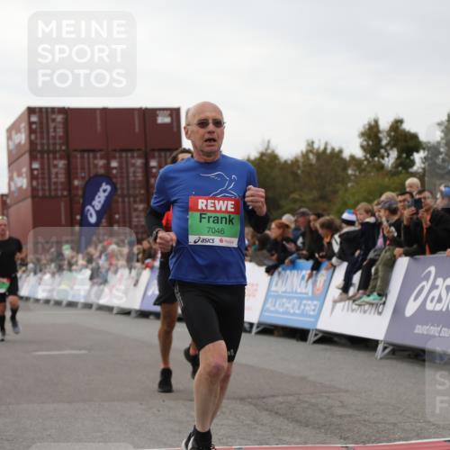 03.10.2025 - Köhlbrandbrückenlauf Yannick Fuchs http://msf.ph/oto/8984634 03.10.2025 15:56:19 Ziel 7046, 7079, 7128, 7170, 8976, 9559 meine-sportfotos.de