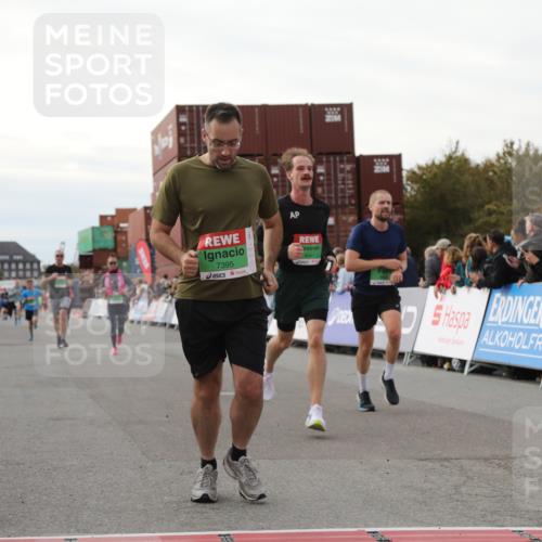 03.10.2025 - Köhlbrandbrückenlauf Yannick Fuchs http://msf.ph/oto/8984637 03.10.2025 16:09:22 Ziel 7345, 7395, 7447, 7558, 7609, 7702, 8541, 8788, 8823, 9151, 9334, 9470, 9752, 9753 meine-sportfotos.de