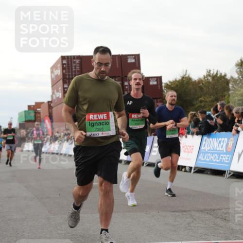 03.10.2025 - Köhlbrandbrückenlauf Yannick Fuchs http://msf.ph/oto/8984639 03.10.2025 16:09:22 Ziel 7345, 7395, 7447, 7558, 7609, 7702, 8541, 8788, 8823, 9151, 9334, 9470, 9752, 9753 meine-sportfotos.de