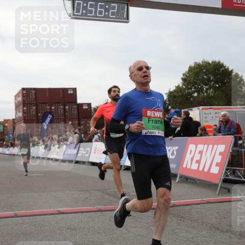 03.10.2025 - Köhlbrandbrückenlauf Yannick Fuchs http://msf.ph/oto/8984640 03.10.2025 15:56:20 Ziel 7046, 7079, 7128, 7170, 8976, 9559 meine-sportfotos.de