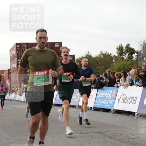 03.10.2025 - Köhlbrandbrückenlauf Yannick Fuchs http://msf.ph/oto/8984641 03.10.2025 16:09:22 Ziel 7345, 7395, 7447, 7558, 7609, 7702, 8541, 8788, 8823, 9151, 9334, 9470, 9752, 9753 meine-sportfotos.de