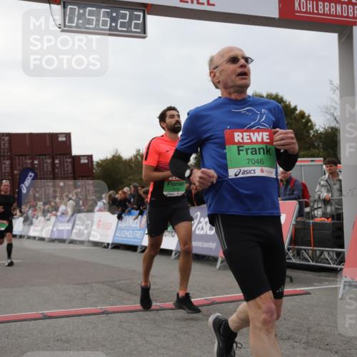 03.10.2025 - Köhlbrandbrückenlauf Yannick Fuchs http://msf.ph/oto/8984642 03.10.2025 15:56:20 Ziel 7046, 7079, 7128, 7170, 8976, 9559 meine-sportfotos.de
