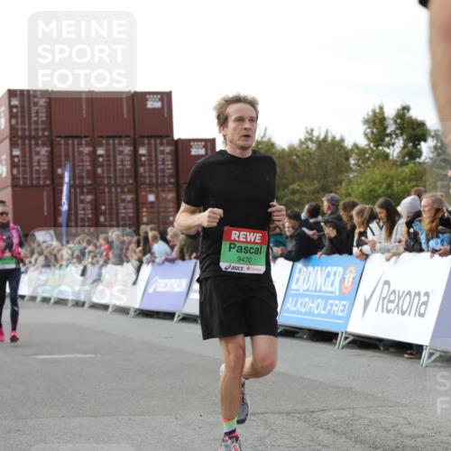 03.10.2025 - Köhlbrandbrückenlauf Yannick Fuchs http://msf.ph/oto/8984656 03.10.2025 16:09:24 Ziel 7345, 7395, 7609, 8541, 8788, 8823, 9151, 9334, 9410, 9470, 9753 meine-sportfotos.de