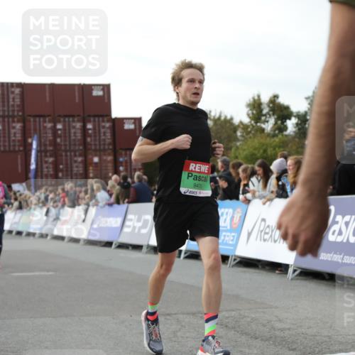 03.10.2025 - Köhlbrandbrückenlauf Yannick Fuchs http://msf.ph/oto/8984658 03.10.2025 16:09:24 Ziel 7345, 7395, 7609, 8541, 8788, 8823, 9151, 9334, 9410, 9470, 9753 meine-sportfotos.de