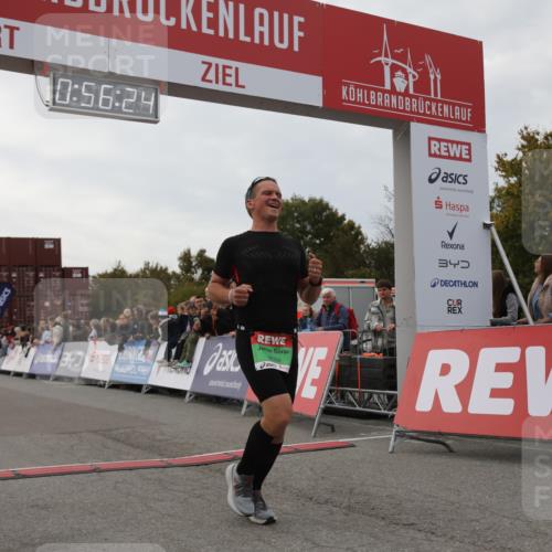 03.10.2025 - Köhlbrandbrückenlauf Yannick Fuchs http://msf.ph/oto/8984659 03.10.2025 15:56:22 Ziel 7046, 7079, 7170, 9559 meine-sportfotos.de
