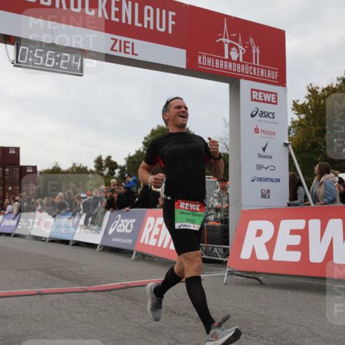 03.10.2025 - Köhlbrandbrückenlauf Yannick Fuchs http://msf.ph/oto/8984661 03.10.2025 15:56:22 Ziel 7046, 7079, 7170, 9559 meine-sportfotos.de