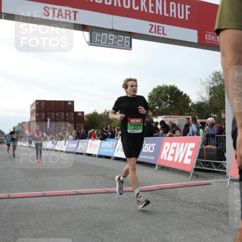 03.10.2025 - Köhlbrandbrückenlauf Yannick Fuchs http://msf.ph/oto/8984662 03.10.2025 16:09:24 Ziel 7345, 7395, 7609, 8541, 8788, 8823, 9151, 9334, 9410, 9470, 9753 meine-sportfotos.de