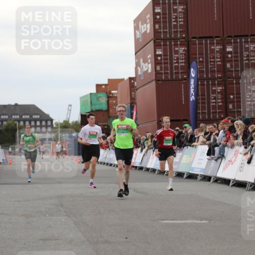 03.10.2025 - Köhlbrandbrückenlauf Yannick Fuchs http://msf.ph/oto/8984664 03.10.2025 15:56:34 Ziel 7092, 7166, 8782, 9182 meine-sportfotos.de
