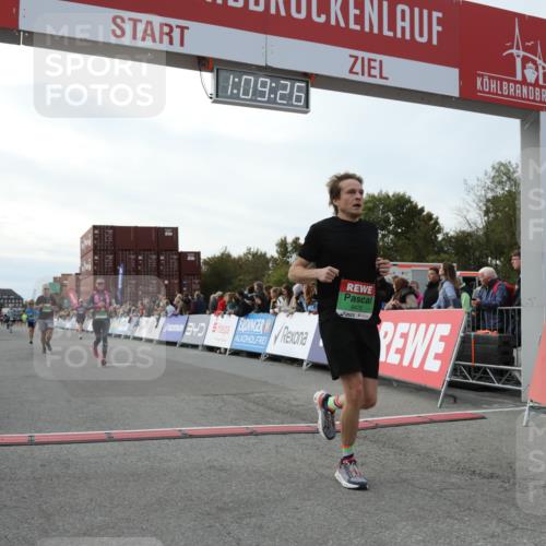 03.10.2025 - Köhlbrandbrückenlauf Yannick Fuchs http://msf.ph/oto/8984665 03.10.2025 16:09:25 Ziel 7345, 7395, 7609, 8541, 8788, 8823, 8984, 9334, 9410, 9470 meine-sportfotos.de