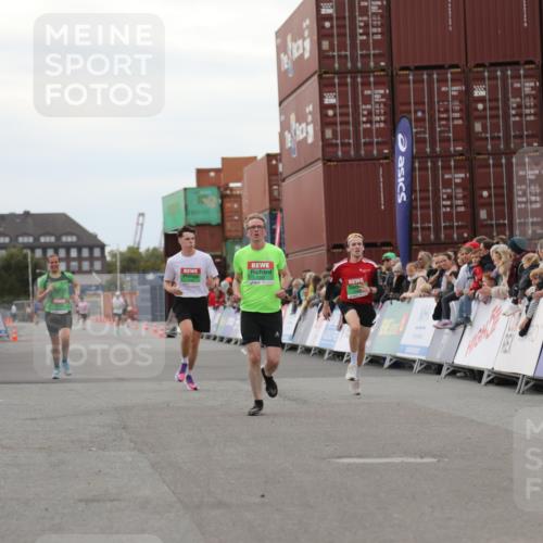 03.10.2025 - Köhlbrandbrückenlauf Yannick Fuchs http://msf.ph/oto/8984666 03.10.2025 15:56:34 Ziel 7092, 7166, 8782, 9182 meine-sportfotos.de