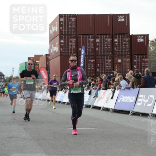 03.10.2025 - Köhlbrandbrückenlauf Yannick Fuchs http://msf.ph/oto/8984667 03.10.2025 16:09:25 Ziel 7345, 7395, 7609, 8541, 8788, 8823, 8984, 9334, 9410, 9470 meine-sportfotos.de