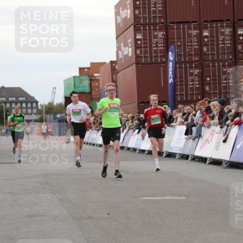 03.10.2025 - Köhlbrandbrückenlauf Yannick Fuchs http://msf.ph/oto/8984668 03.10.2025 15:56:34 Ziel 7092, 7166, 8782, 9182 meine-sportfotos.de