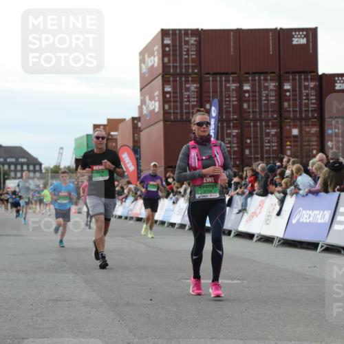 03.10.2025 - Köhlbrandbrückenlauf Yannick Fuchs http://msf.ph/oto/8984669 03.10.2025 16:09:25 Ziel 7345, 7395, 7609, 8541, 8788, 8823, 8984, 9334, 9410, 9470 meine-sportfotos.de