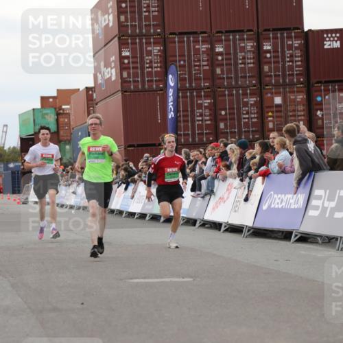 03.10.2025 - Köhlbrandbrückenlauf Yannick Fuchs http://msf.ph/oto/8984670 03.10.2025 15:56:34 Ziel 7092, 7166, 8782, 9182 meine-sportfotos.de