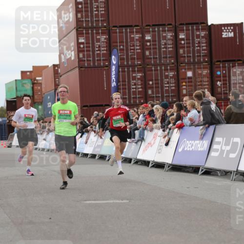 03.10.2025 - Köhlbrandbrückenlauf Yannick Fuchs http://msf.ph/oto/8984672 03.10.2025 15:56:34 Ziel 7092, 7166, 8782, 9182 meine-sportfotos.de
