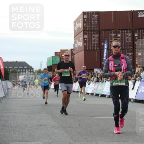 03.10.2025 - Köhlbrandbrückenlauf Yannick Fuchs http://msf.ph/oto/8984675 03.10.2025 16:09:26 Ziel 7345, 7395, 7609, 8541, 8788, 8823, 8984, 9410, 9419, 9470 meine-sportfotos.de